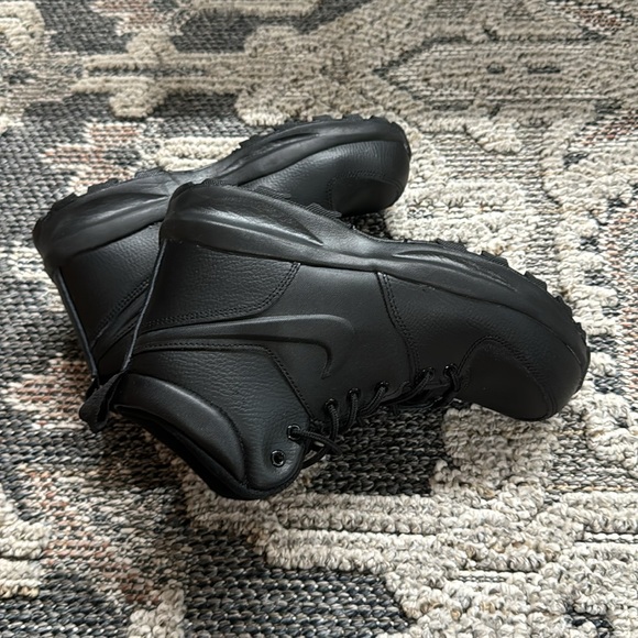 Nike MANOA TRIPPLE BLACK LEATHER BOOTS WATERPROOF - Picture 4 of 5